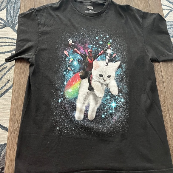 Marvel DeadPool Shirt - Picture 2 of 9